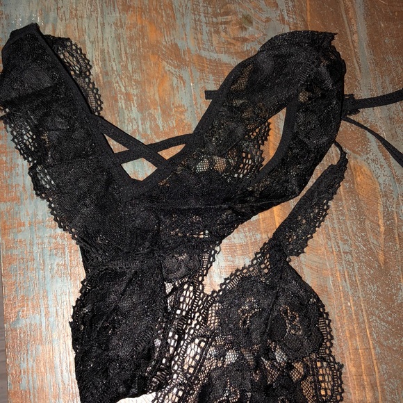 Ravishing lace tie halter nightie - Picture 3 of 8